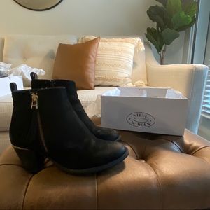 Steve Madden suede bootie